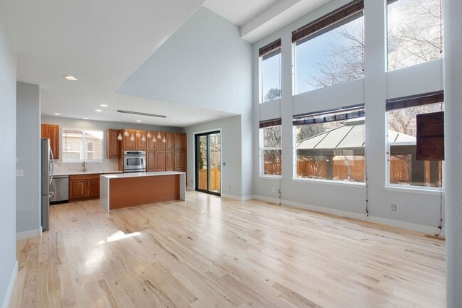 Building Photo - 4 Bedroom Dream Home waiting for you!