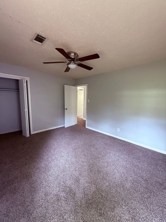 Building Photo - 9110 Woodford Dr