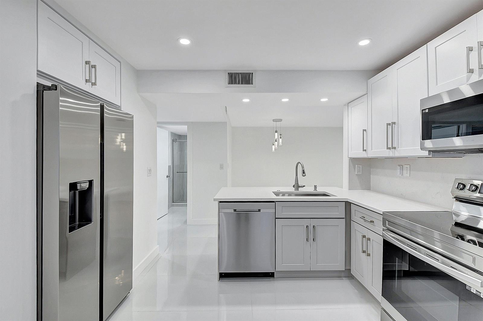 Building Photo - 15378 Lakes of Delray Blvd