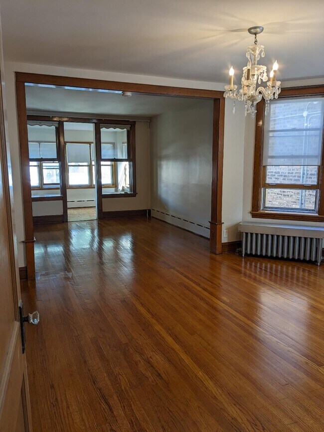 Building Photo - 4155 W Wellington Ave