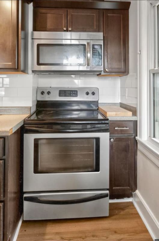 Building Photo - 304 S Poplar St