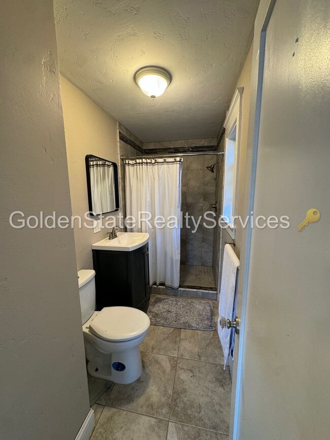 Building Photo - Pleasant St