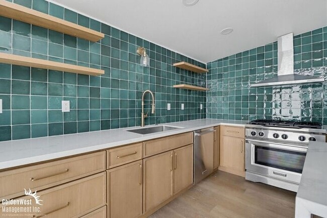 Building Photo - Beautifully Renovated 3Bdm 2Ba Apartment Home in San Diego!