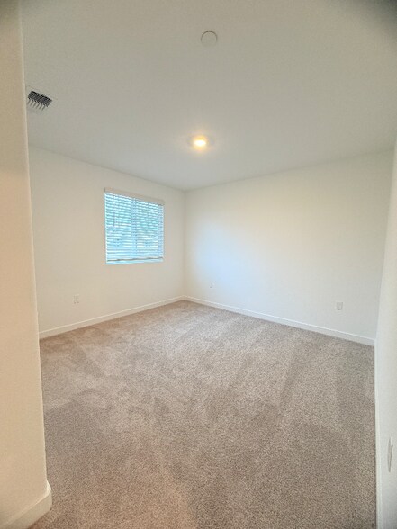 Building Photo - 1486 Sea Holly St