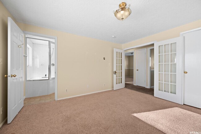 Building Photo - Beautiful home in Eden with amazing views from covered deck and 4 car garage