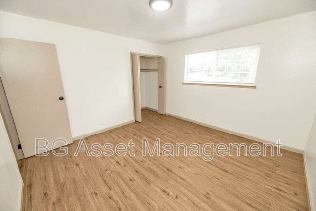 Building Photo - 1650 Barrus Ave