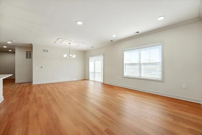 Building Photo - 440 NORTH Ave E