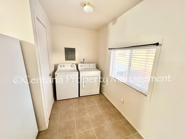 Building Photo - 1030 Antimony St