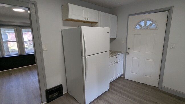 Building Photo - Welcome to this newly renovated gem locate...