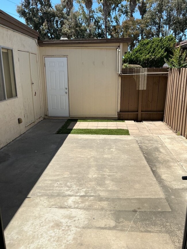 Building Photo - Townhome 3 bedroom 2 bath