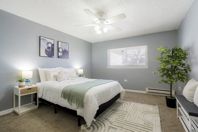 Building Photo - 2 Bedroom/2 Bathroom Condo - Aurora - Lowe...