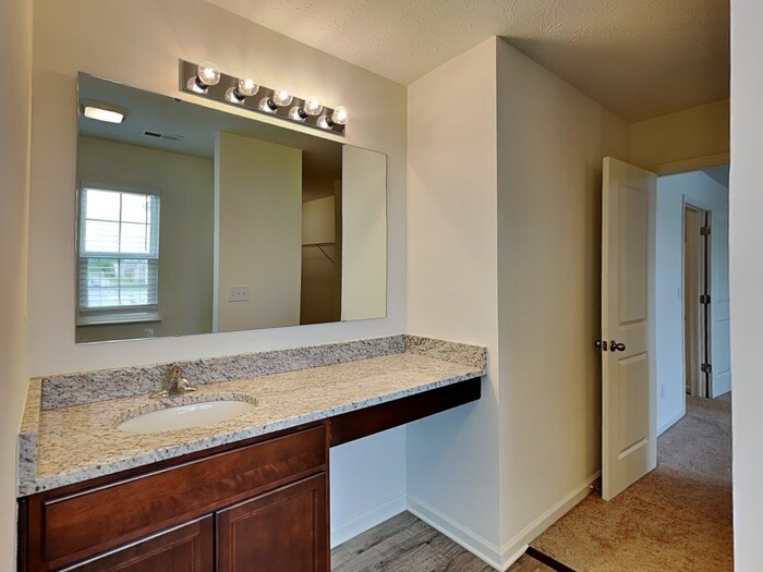 Building Photo - 10921 Woods Dr