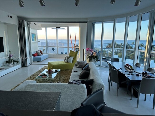 Building Photo - 100 South Pointe Dr