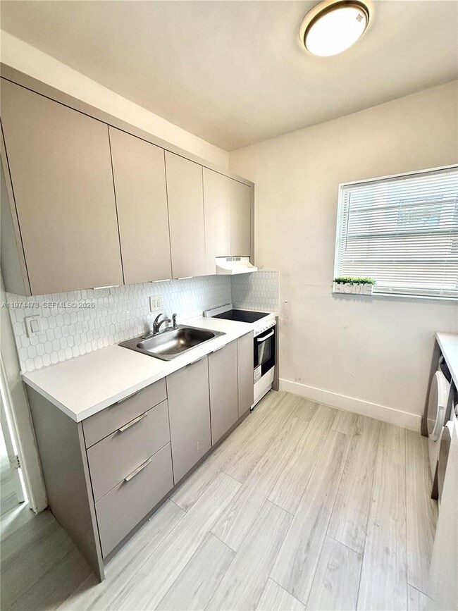 Building Photo - 1043 NW 2nd St