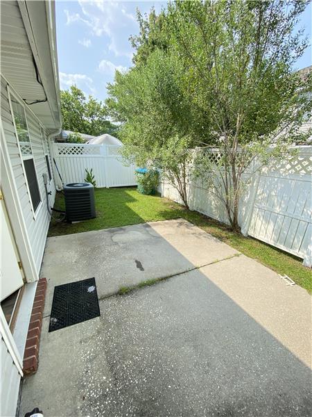 Building Photo - 1007 Towne Pk E Dr