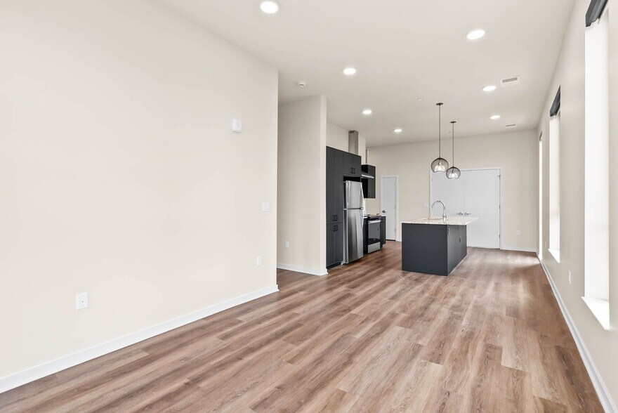 Building Photo - 777 W Freshwater Way