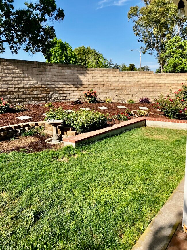 Building Photo - 2899 Thicket Pl
