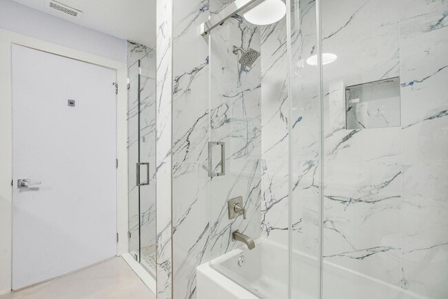 Building Photo - 7351 Valencia Dr