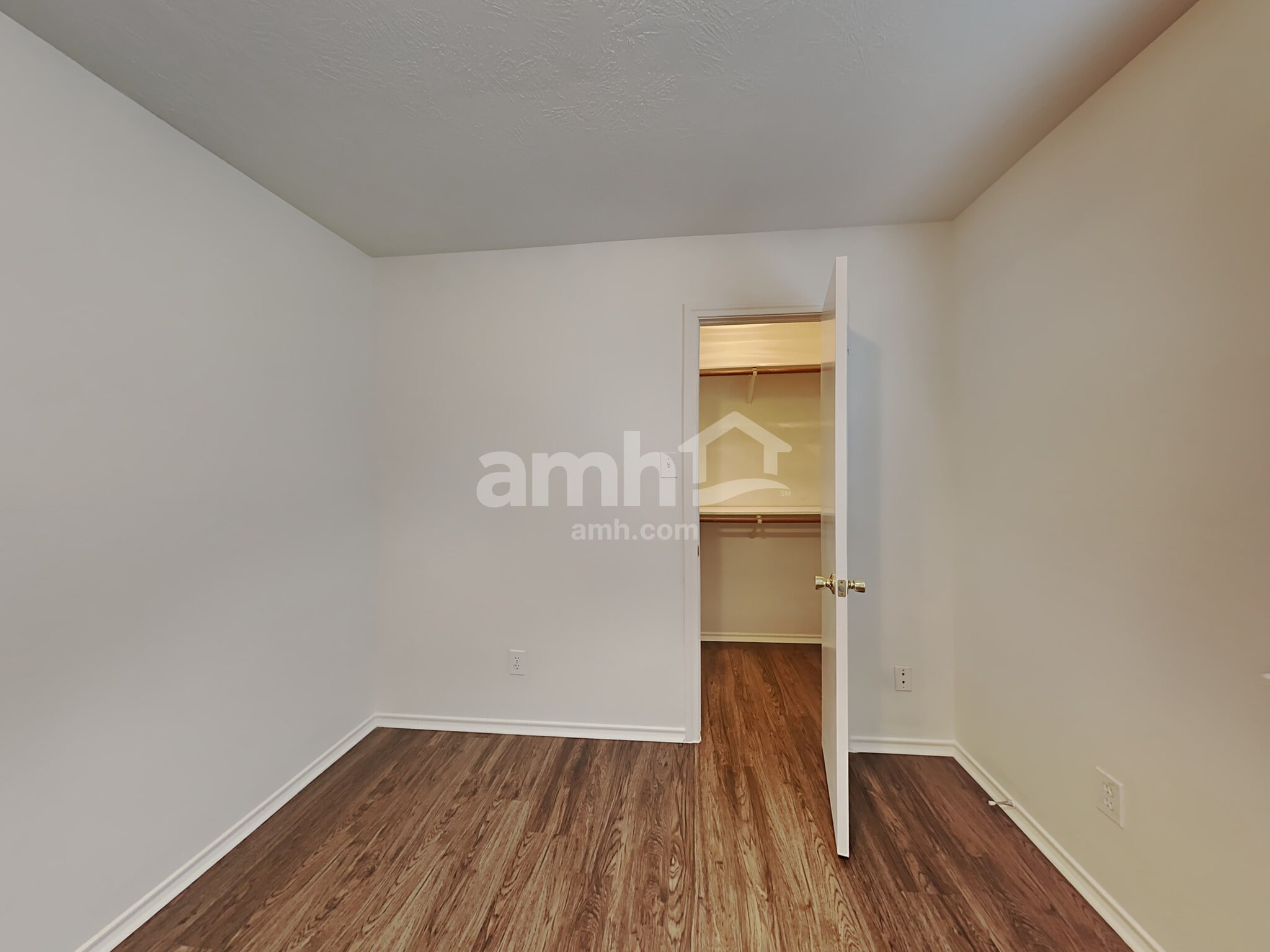 Building Photo - 1103 Lochmoor Ln