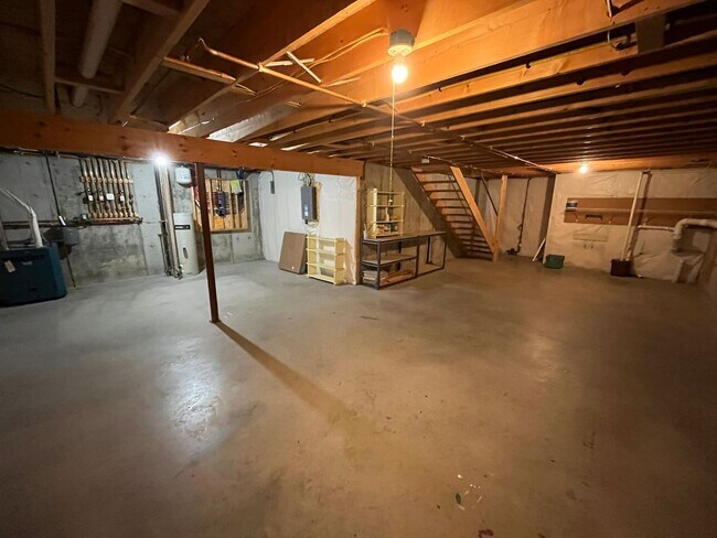 Building Photo - Spacious  South Burlington Townhouse for Rent - Available 7/1