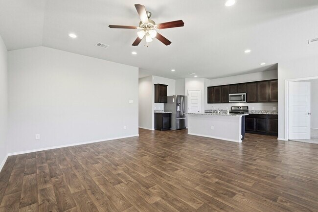 Building Photo - 3935 Country Club Dr