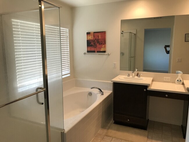 Building Photo - Private large 4 bed NextGen, with double living rooms, kitchens and laundries.