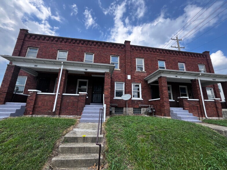Primary Photo - 840-840 E Whittier St