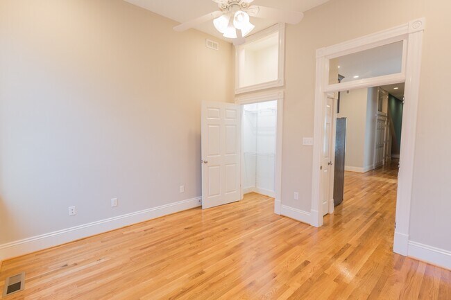 Building Photo - 1121 West Ave