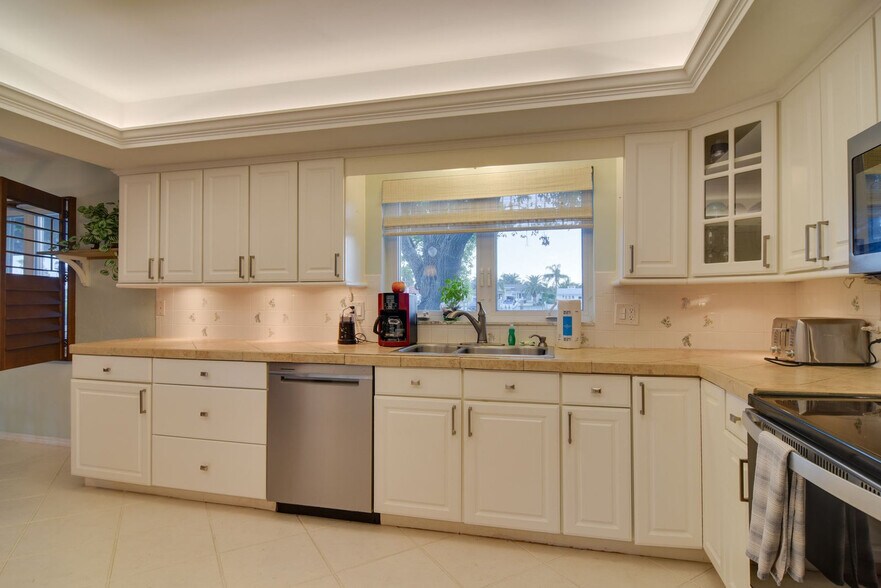 Building Photo - 301 N Tessier Dr