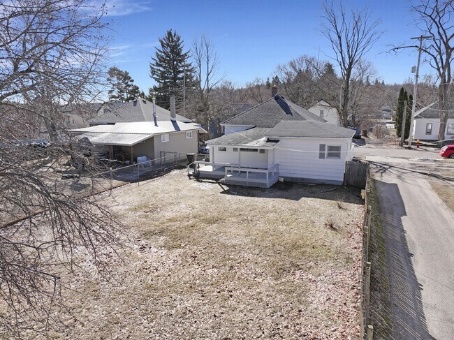 Building Photo - 139 Mosser St