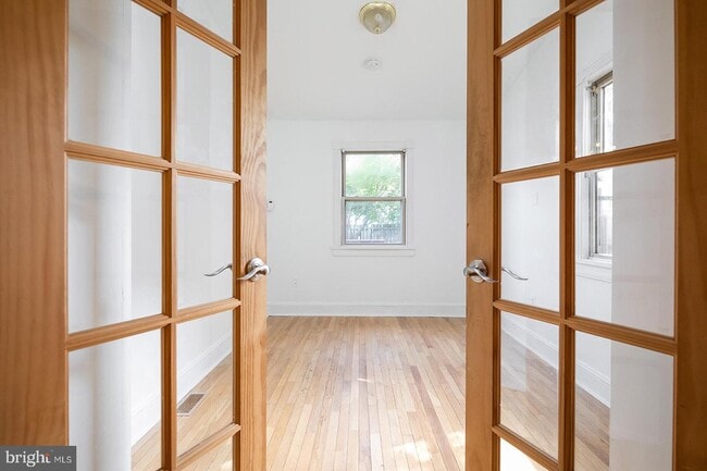 Building Photo - 112 Linden St