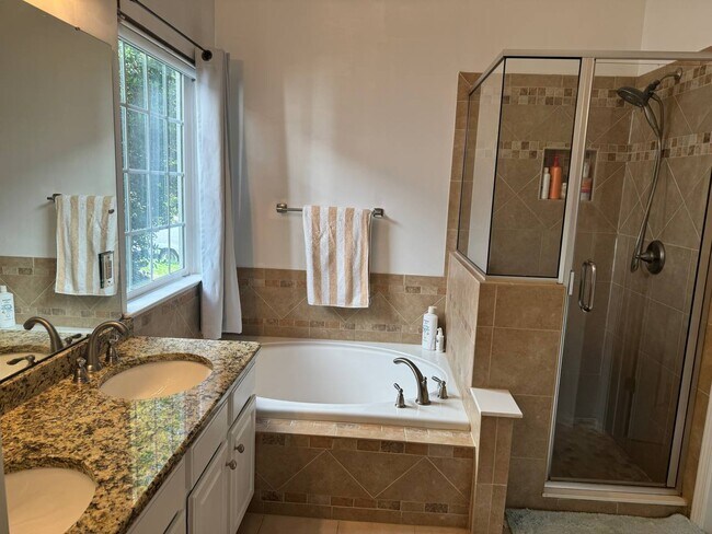 Building Photo - 2414 Oberwood Dr