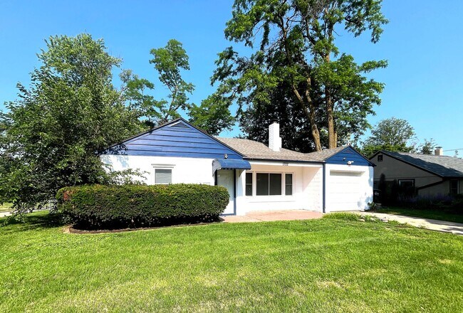 Primary Photo - Charming 2 Bed / 1 Bath Home in Omaha – Fe...