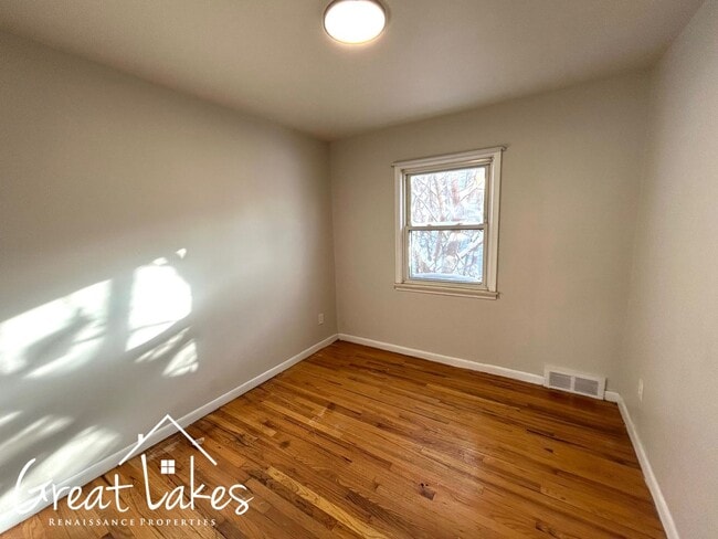 Building Photo - Charming 3 Bedroom 1 Bathroom now available for rent