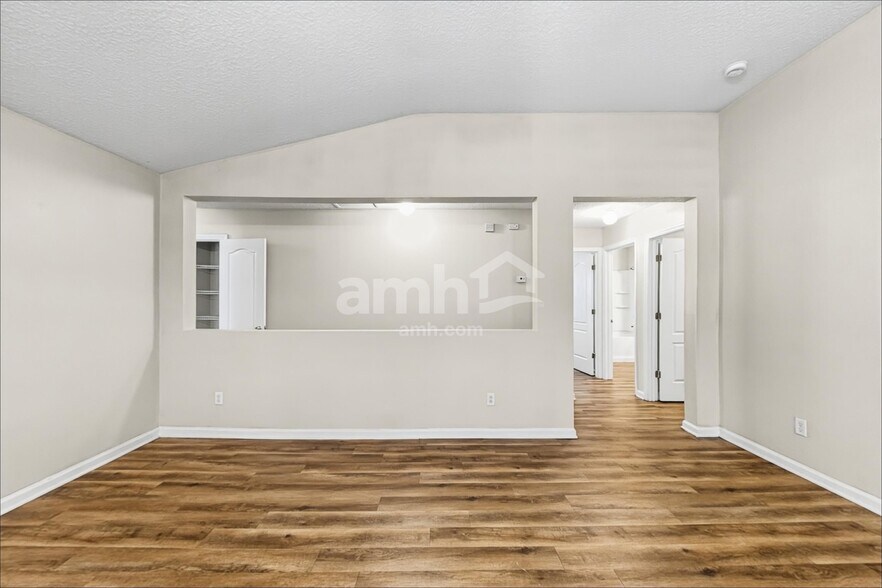 Building Photo - 12336 Deersong Dr N