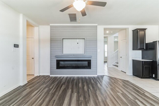 Building Photo - 13745 Fallsprings Way
