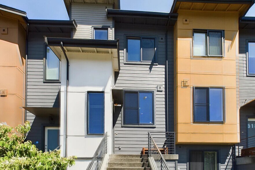 Front Entrance - 510 Coho Walk SE