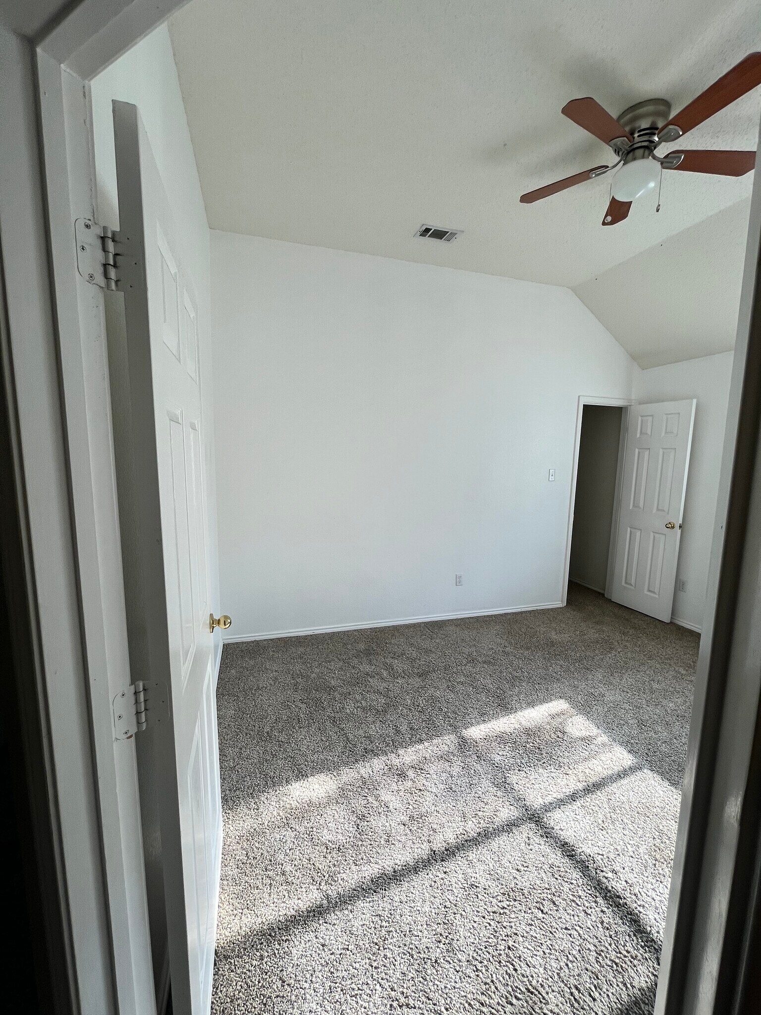 Building Photo - 1306 Hillcrest Dr