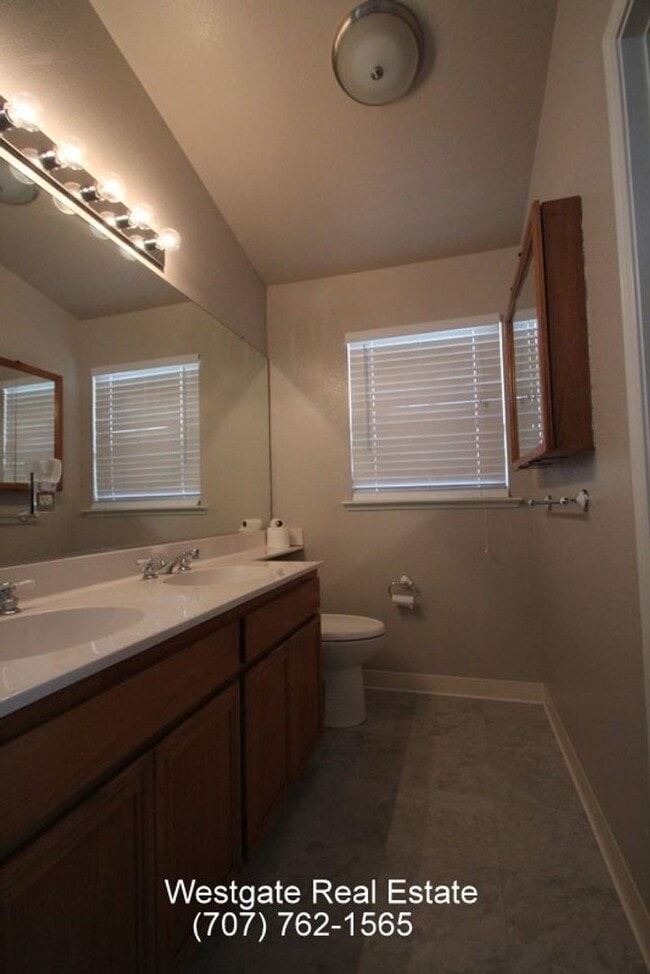 Building Photo - 1801 Foxboro St