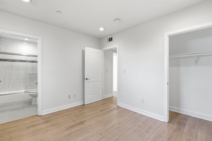 Building Photo - 5646 Lexington Ave