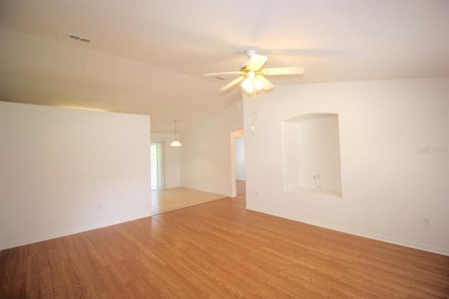 Building Photo - 4 Whee Pl