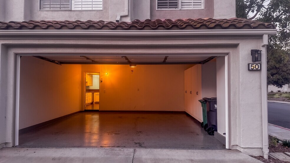 Building Photo - 50 Alcoba