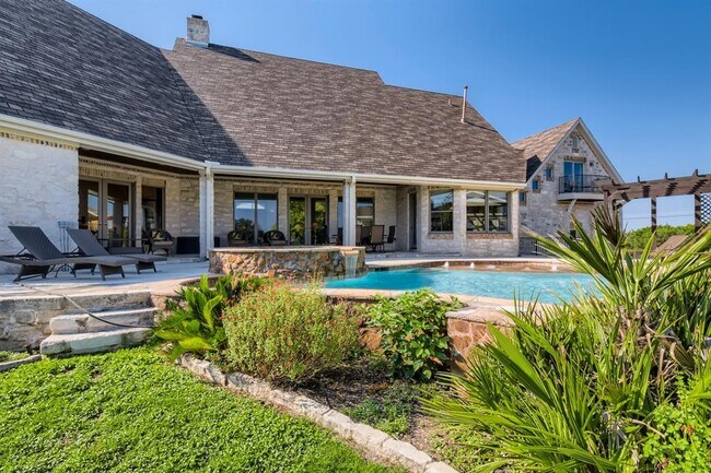 Building Photo - 3900 Peak Lookout Dr