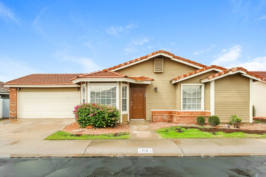 Primary Photo - 1616 N Alta Mesa Dr