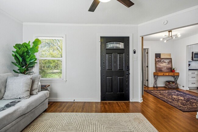 Building Photo - 2837 S Hills Ave