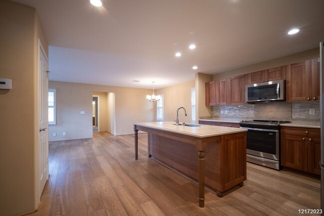 Building Photo - $5,100 / 4br - 1992ft2 - 4 BED 3 BATH HOME...