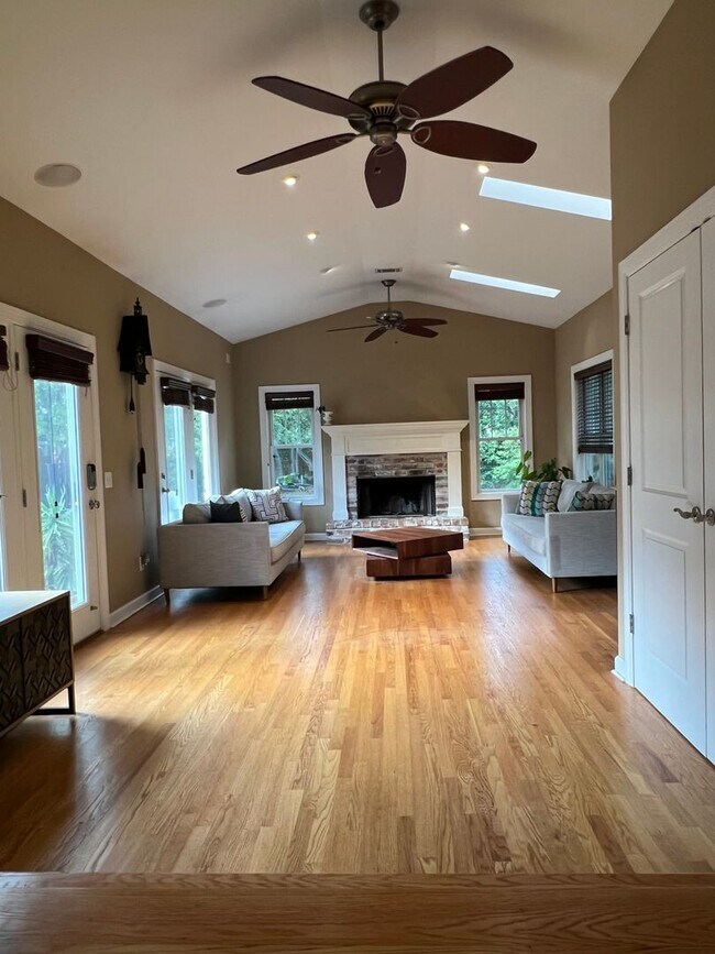 Building Photo - Four Bedroom Ranch St Home in Abercorn Heights - Lamara Heights District