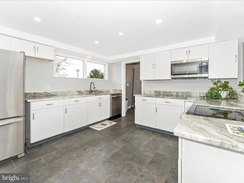 Building Photo - 80 N Edgewood Dr