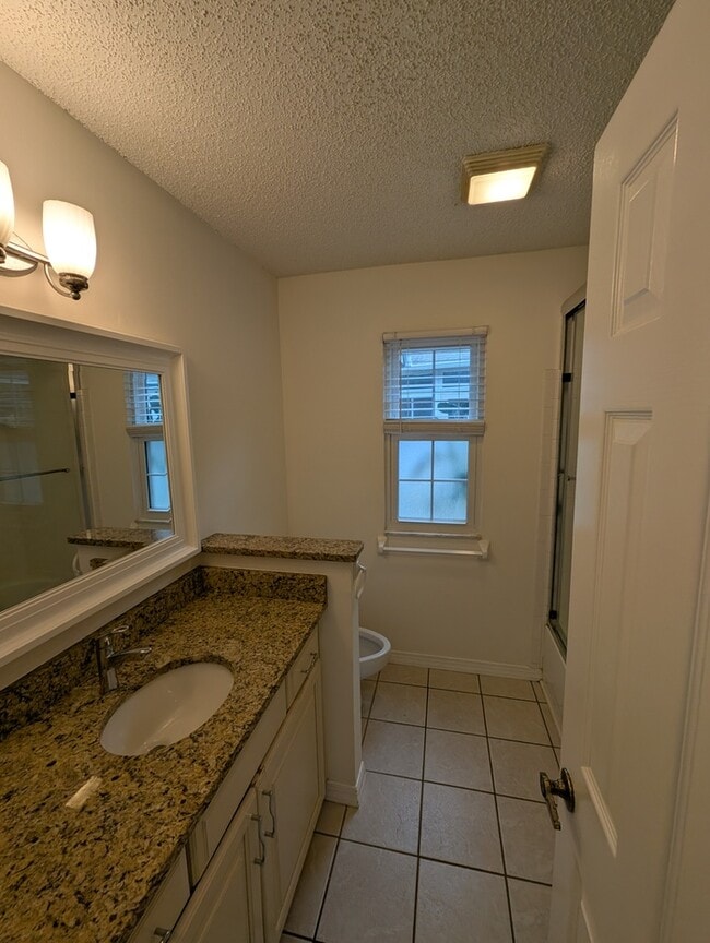 Building Photo - 108 N Lake Cir