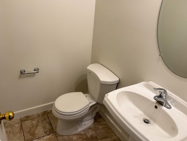 Building Photo - 1040 N 130 W